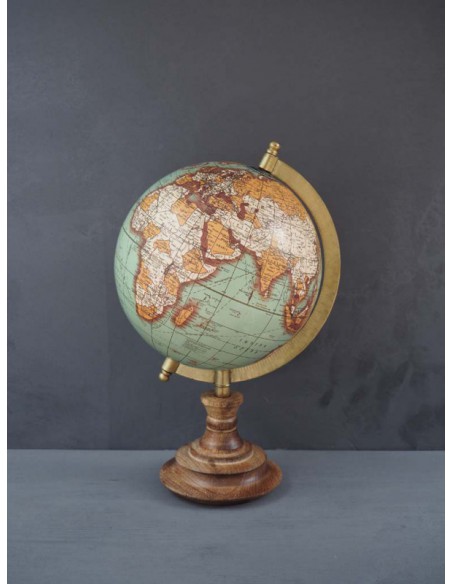 Carte de terre dans le globe de base en bois rétro anglais de modèle