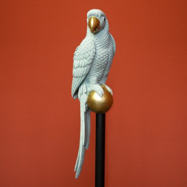 PERROQUET-BLEU-SUR-PIED
